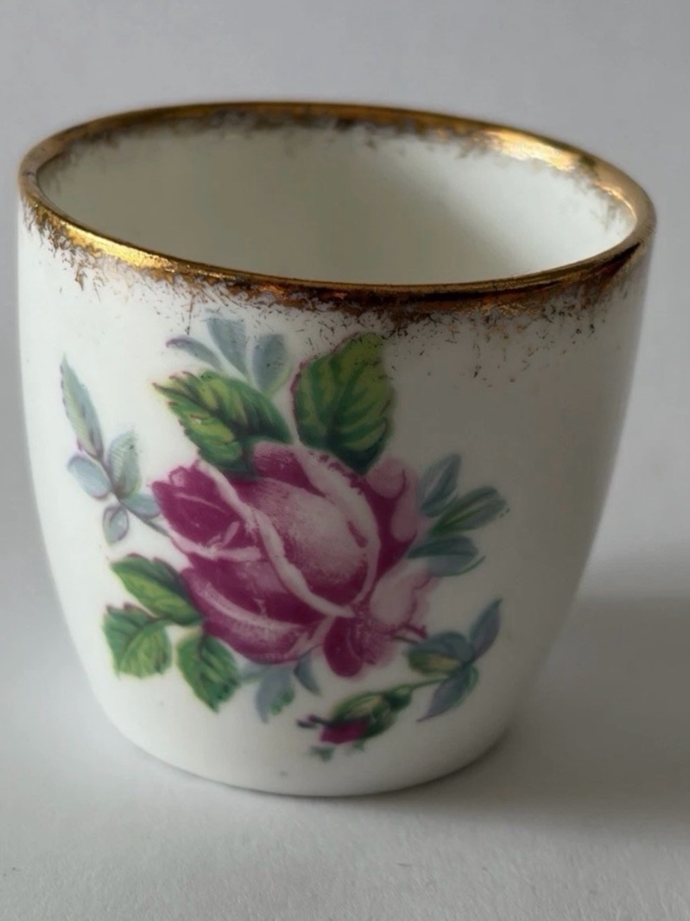 Vintage Roslyn Fine Bone China CRIMSON GLORY Egg Cup England 1 1/2”